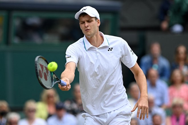 Hubert Hurkacz se je odrezal z imenitno predstavo proti Rogerju Federerju. FOTO: Glyn Kirk/AFP