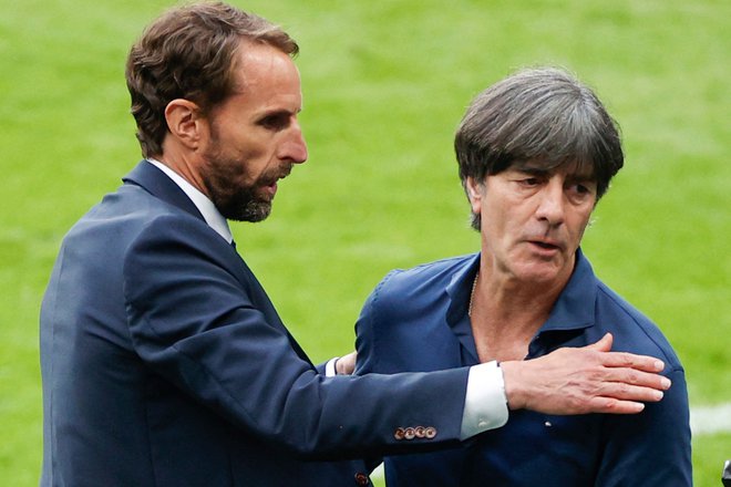 Gareth Southgate in Joacjim Löw po tekmi Anglije in Nemčije. FOTO: John Sibley/AFP