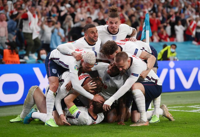 Angleška nogometna reprezentanca se je v veliki finale evropskega prvenstva uvrstila tudi zaradi odličnega moštvenega duha. FOTO: Laurence Griffiths/Reuters