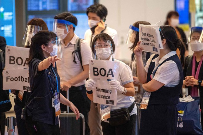 Povečevanje okužbe z virusom sars-cov-2 vznemirja japonske prireditelje olimpijskih iger. FOTO: Kazuhiro Nogi/AFP