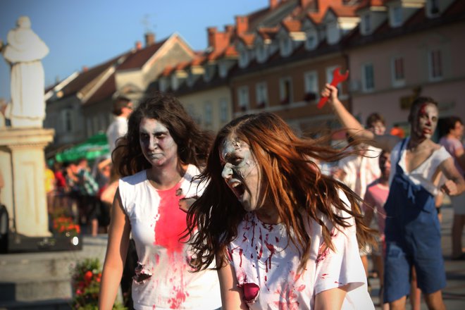 Mateja Naberšnik bo izvajala zelo priljubljeno delavnico filmskega maskiranja, izdelave ran in maskiranja zombijev. FOTO: Jure Eržen/Delo