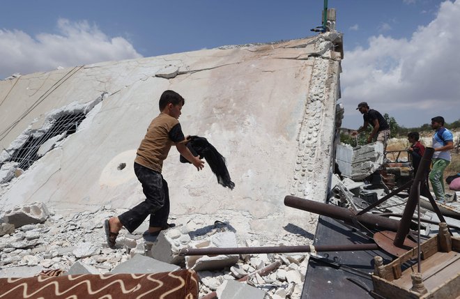 Posledice nedavnega ruskega bombardirnja v Idlibu. Foto: Omar Haj Kadour/AFP