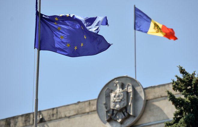 Če je verjeti meritvam javnega mnenja, bo na volitvah v Moldaviji zmagala prozahodna stranka Akcija in &shy;solidarnost. FOTO: Sergej Gapon/AFP