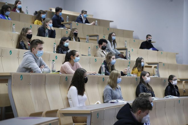 V Študentski organizaciji Slovenije so prepričani, da se morajo v novem študijskem letu izobraževalne ustanove zapreti zadnje. FOTO: Leon Vidic/Delo