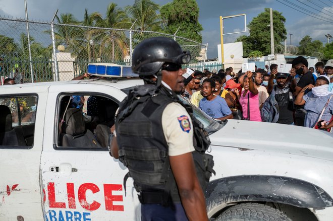 ZDA so potrdile, da bodo na pomoč Haitiju pri preiskavi umora predsednika Moiseja poslale agente FBI in uradnike ministrstva za domovinsko varnost, načrtov za napotitev vojske pa še ni. FOTO: Ricardo Arduengo/Reuters