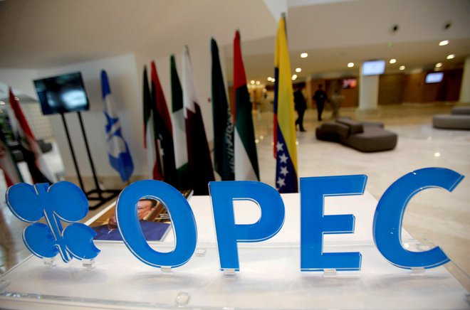 Cena nafte raste zaradi povečanega povpraševanja, z dodatno hitro ponudbo pa se lahko odzovejo le članice Opec+. FOTO: Ramzi Boudina/Reuters