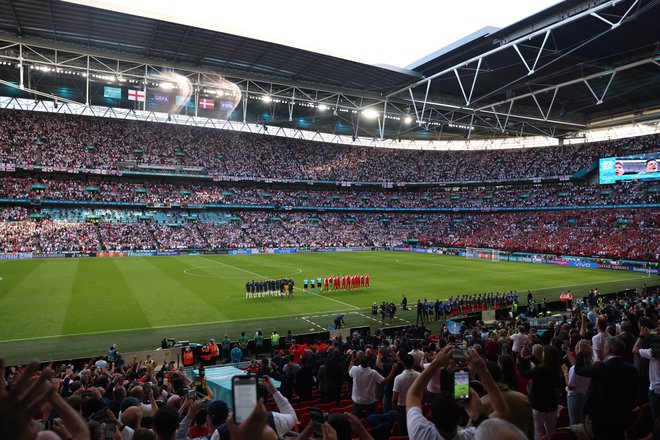 Na Wembleyju se bo zbralo približno 66.000 navijačev Anglije in Italije. FOTO: Catherine Ivill/Reuters