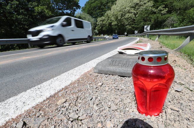 Včeraj sta na cesti umrla motorist in pešec (simbolična fotografija). FOTO: Dejan Javornik/Slovenske novice