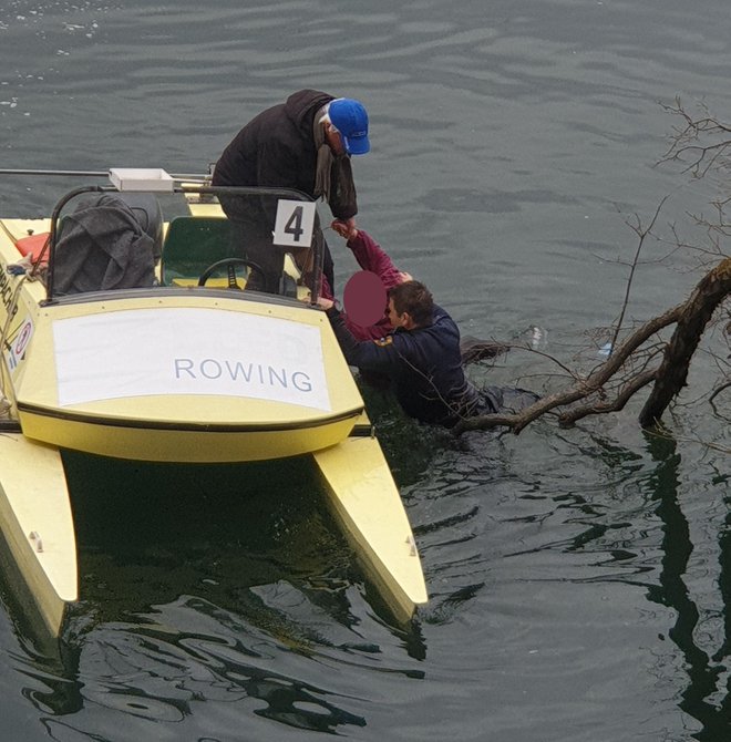Fotografija reševanja iz Blejskega jezera je simbolična. FOTO: Nmp Bled