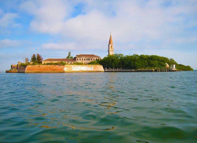 Skrivnostni in zlovešči otok v Beneški laguni FOTO: Aleš Nosan