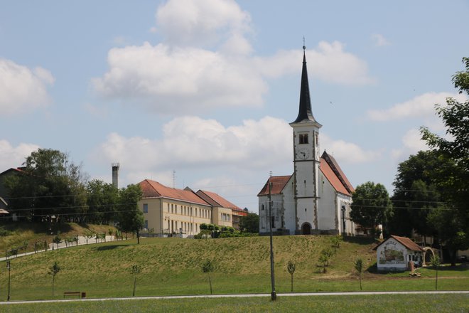 Juršinci so uspešna majhna občina, ki pa je na repu v državi po precepljenosti proti covidu-19. FOTO: Jože Pojbič/Delo