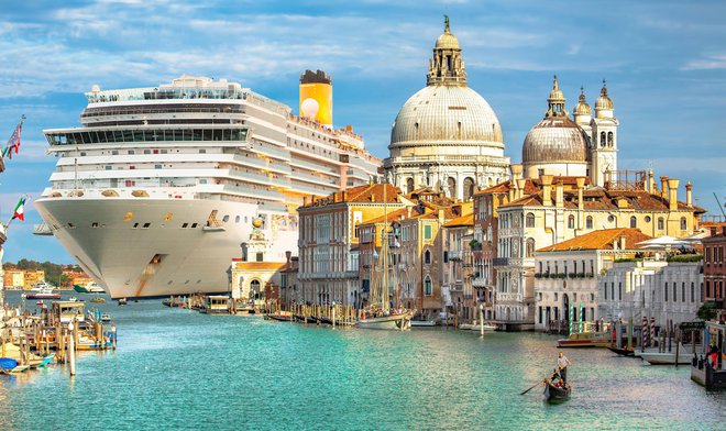 V starem delu Benetk ne bo več takšnih dih jemajočih, strašljivih prizorov s t. i. plavajočimi hoteli. Foto: Shutterstock