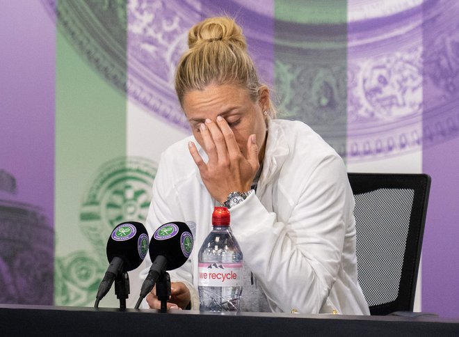 Angelique Kerber (na fotografiji) med novinarsko konferenco po porazu z Ashleigh Barty v Wimbledonu. FOTO: Joe Toth/AFP