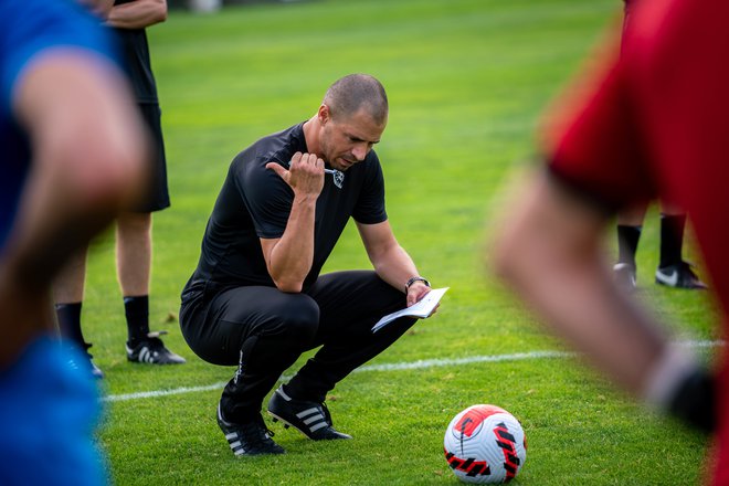 Dejan Grabić (na fotografiji) in Ante Šimundža sta v razmiku nekaj mesecev sedla na klop Brava oziroma Mure in tam sedita še zdaj. Foto Rok Cizelj/NK Bravo