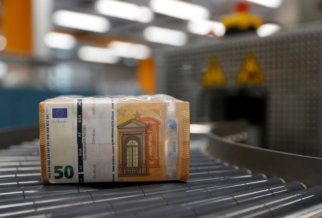 V Sloveniji je približno 45 odstotkov finančnega premoženja v lasti gospodinjstev, ki imajo manj kot 250.000 dolarjev naložb.<br />
Foto Leonhard Foeger/Reuters