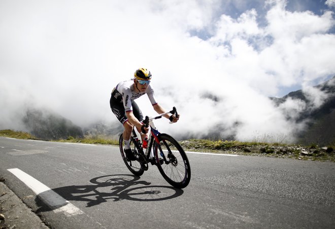 Matej Mohorič je danes že od začetka etape v begu. FOTO: Benoit Tessier Reuters