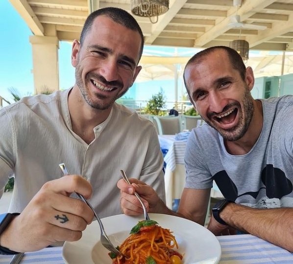 Italijanski obrambni dvojec uživa v zasluženem dopustu. FOTO: Instagram