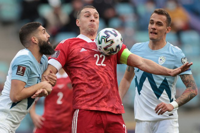 Miha Mevlja (levo) bo poslej igral v Turčiji. FOTO: Dimitar Dilkoff/AFP