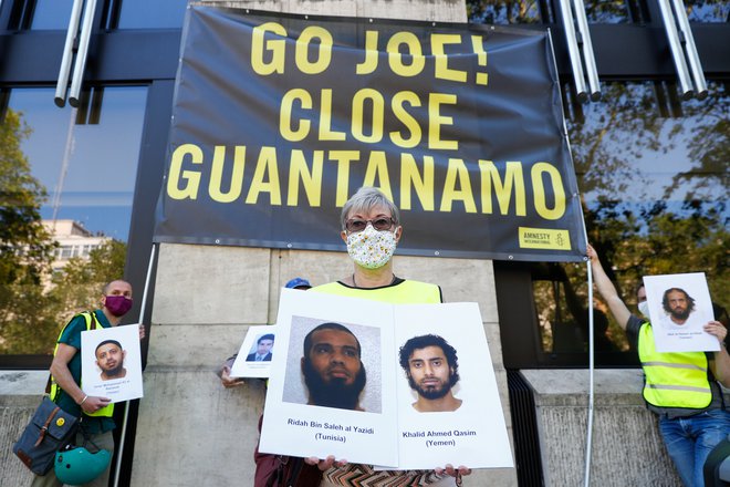 Aktivisti za človekove pravice zahtevajo zaprtje Guantanama. FOTO: Johanna Geron/Reuters