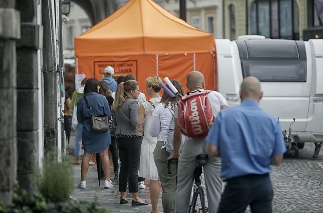 Množično brezplačno testiranje bo kmalu preteklost. Foto Blaž Samec