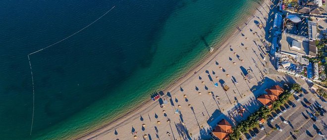 S plaže Zrće so sporočili, da bodo kmalu zaostrili protikoronske ukrepe. FOTO: Zvonimir Barisin/Cropix