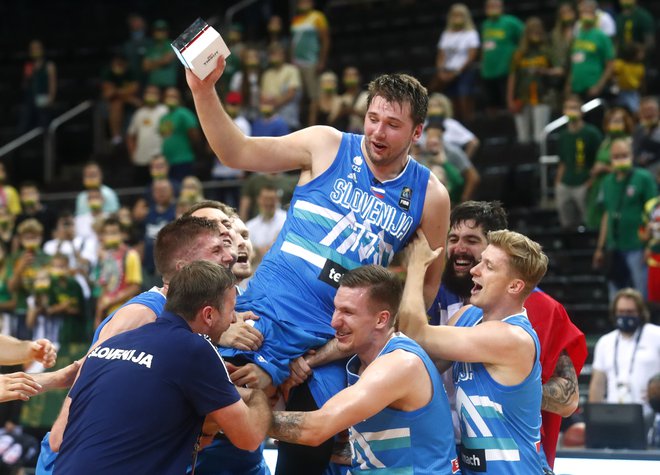 Slovenski košarkarski asi se z Luko Dončićem na čelu že veselijo prve tekme na olimpijskih igrah v Tokiu. FOTO: Ints Kalnins/Reuters