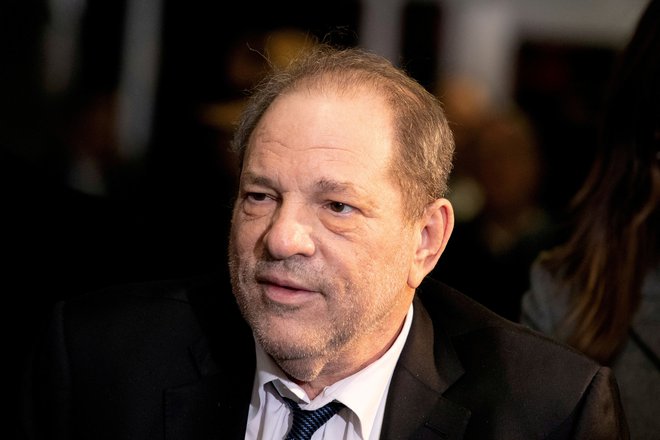 Seznam njegovih grehov še ni dokončen, čaka ga še sojenje v Kaliforniji. Weinstein vse obtožbe še vedno zanika. FOTO: Lucas Jackson/Reuters