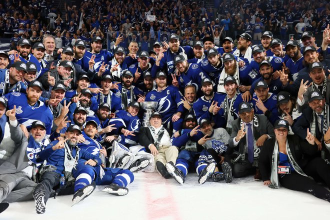 Dvakratni zaporedni prvak NHL Tampa Bay bo novo sezono odprl 12. oktobra proti Pittsburghu. FOTO: Bruce Bennett/AFP