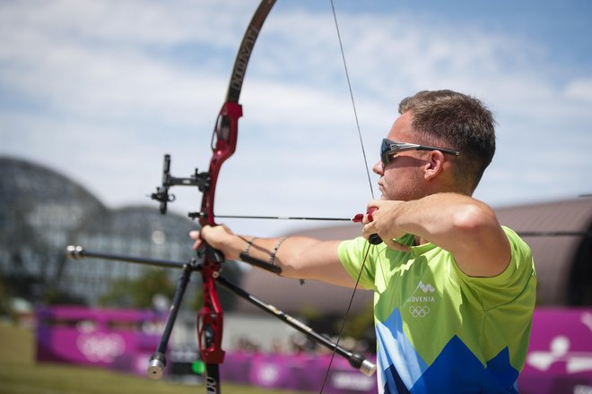 Slovenski lokostrelec Žiga Ravnikar je v kvalifikacijah v disciplini ukrivljen lok zasedel 41. mesto. FOTO: Anže Malovrh/STA