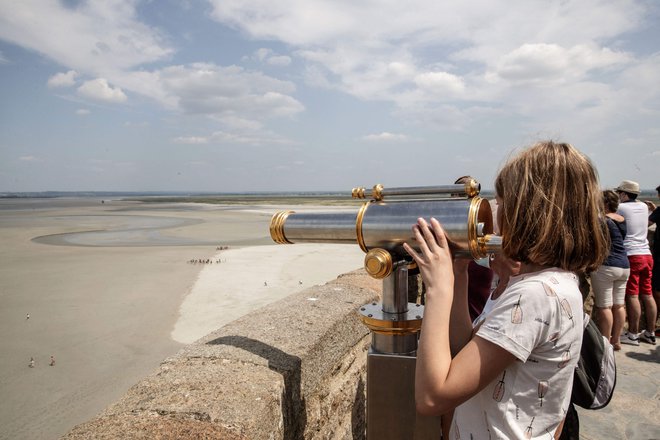 V časih epidemije covida-19 se turisti večinoma odločijo, da ostanejo blizu domačega kraja. FOTO: Sameer Al-doumy/AFP