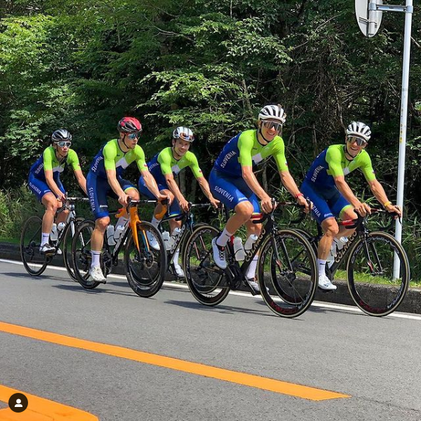 Jan Polanc, Tadej Pogačar, Primož Roglič, Jan Tratnik in Eugenia Bujak na ogledu olimpijske proge. FOTO: Instagram