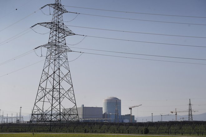 Stekli so postopki, ki bodo morda pripeljali do gradnje drugega bloka jedrske elektarne. Foto Leon Vidic