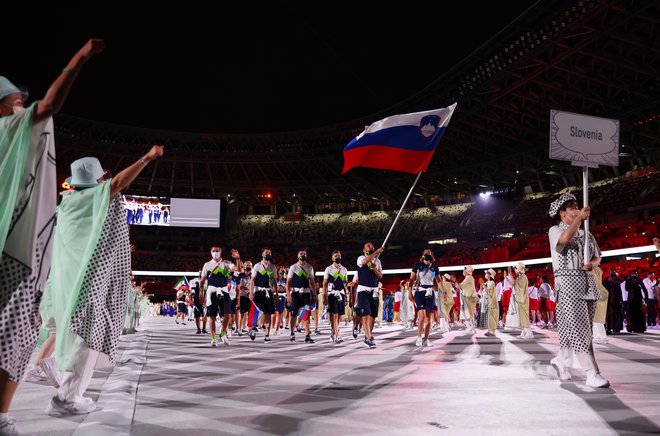 Slovenski športniki na otvoritvi. FOTO: Kai Pfaffenbach/Reuters