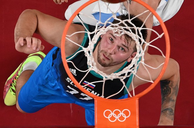 48 točk Luke Dončića je drugi najboljši osebni strelski dosežek na olimpijskih igrah. FOTO: Aris Messinis/AFP