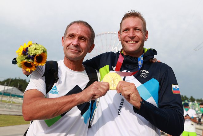 Benjamin Savšek in trener Jože Vidmar sta zlato ponosna! FOTO: Yara Nardi/Reuters