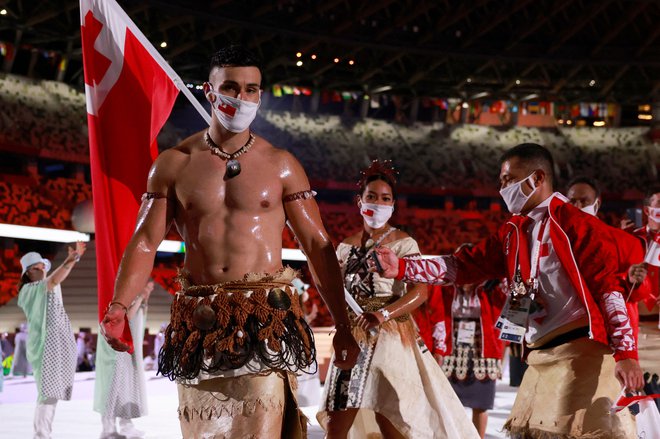 Ko so ga navijači v petek zagledali na odprtju olimpijskih iger v Tokiu (v ozadju Malia Paseka), so družabna omrežja skoraj pregorela: Končno! To smo čakali! FOTO: Odd Andersen/AFP