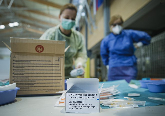 Odločitve o tretjem odmerku pri nas še ni. Sprejela jo bo stroka na podlagi rezultatov študij in znanstvenih dokazov o koristih takega pristopa. Foto Jože Suhadolnik