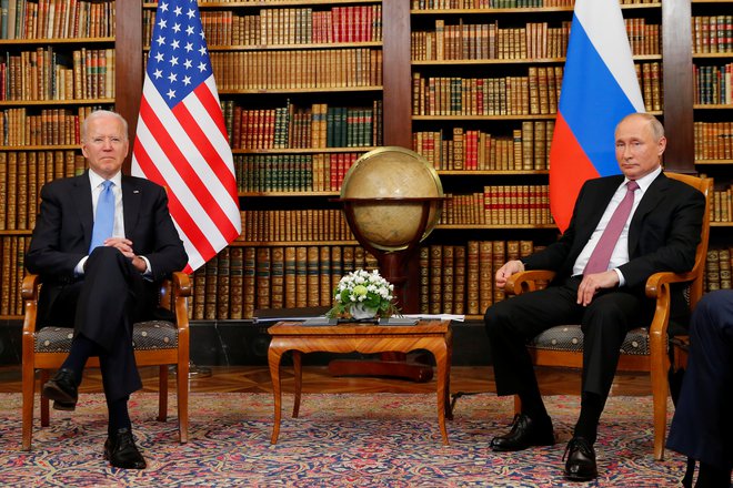 Najpomembnejši dogovor, ki sta ga junija na vrhu v Ženevi sklenila Joe Biden in Vladimir Putin, je obnovitev dialoga o zmanjševanju grožnje jedrskega spopada. FOTO: Denis Balibouse/Reuters