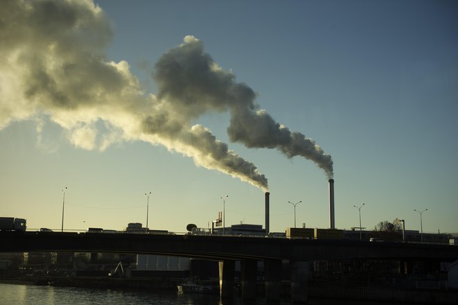 Izbrani projekti pokrivajo širok spekter sektorjev, ki se morajo razogljičiti, tako v industriji kot v energetiki. FOTO: Jure Eržen/Delo