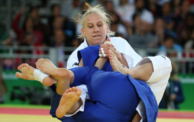 Ana Velenšek je na prejšnjih poletnih olimpijskih igrah v Riu de Janeiru navdušila z osvojitvijo bronaste kolajne, zaslovela pa je s tehniko davljenja. FOTO: Toru Hanai/Reuters