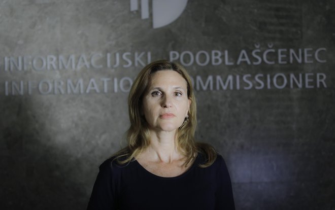 Mojca Prelesnik poudarja, da&nbsp;prenovljena verzija aplikacije ni nastala zaradi angažmaja Informacijskega pooblaščenca. FOTO: Jože Suhadolnik/Delo