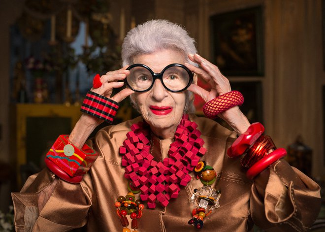 Newyorčanki Iris Apfel tudi pri 100. letih ne manjka energije za osebni videz. Foto Instagram