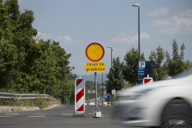 Ljubljana je tudi to poletje eno samo veliko gradbišče – gradnja stanovanj je v polnem razmahu, prenavljajo pa se tudi številne glavne in povezovalne ceste. Foto: Jure Eržen