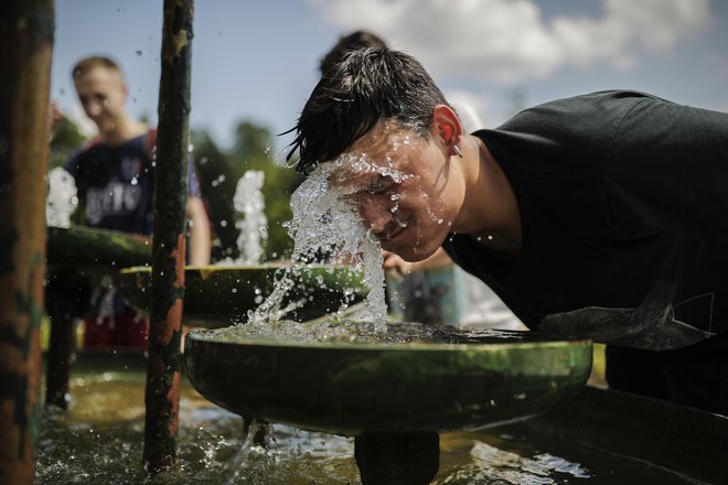 Vročina: Pljuča se utapljajo, noge se vlečejo kot v živem blatu, srce kriči po hladu. FOTO: Uroš Hočevar