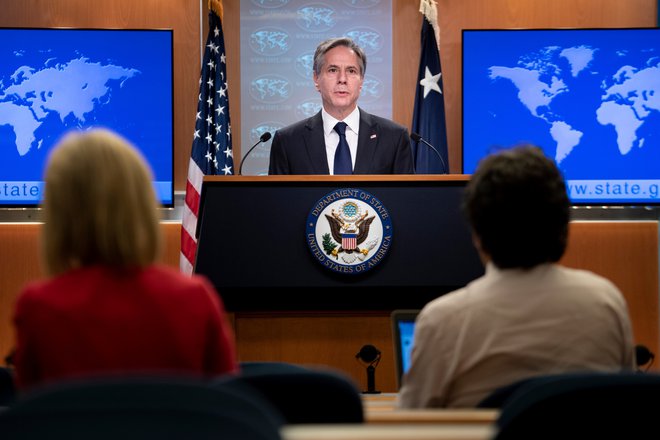 Po besedah ameriškega zunanjega ministra<strong>&nbsp;</strong>Antonyja Blinkna so morale ZDA odpustiti 182 lokalnih uslužbencev na diplomatskih predstavništvih v Rusiji.&nbsp;FOTO: Pool Reuters