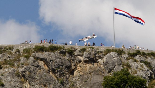 Pred časom je nekdanja hrvaška premierka Jadranka Kosor ob neki priložnosti dejala: &raquo;Vse bomo spremljali s hladno glavo in z vročim srcem. Kakor vedno.&laquo; FOTO: Jakov Prkic / Cropix