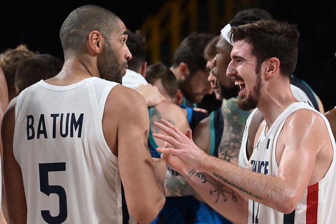 Nando De Colo in Nicolas Batum sta bila ključna moža Francije. FOTO: Aris Messinis/AFP