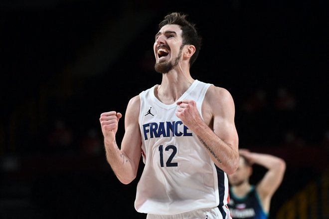 Nando De Colo je blestel proti Sloveniji. FOTO: Aris Messinis/AFP