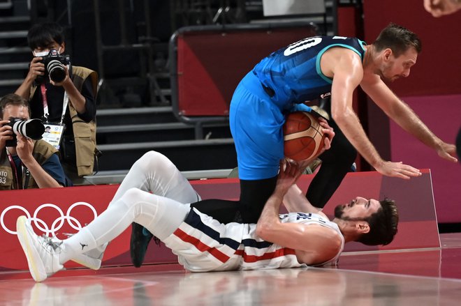 Zoran Dragić je tokrat dobil zelo majhno minutažo. FOTO: Aris Messinis/AFP