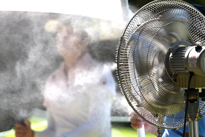 Ob žgočih temperaturah je bilo igralkam na igriščih kluba&nbsp;Kasumigaseki v zadnjem času pošteno vroče. Zdaj prihaja viharna ohladitev. FOTO: Toby Melville/Reuters